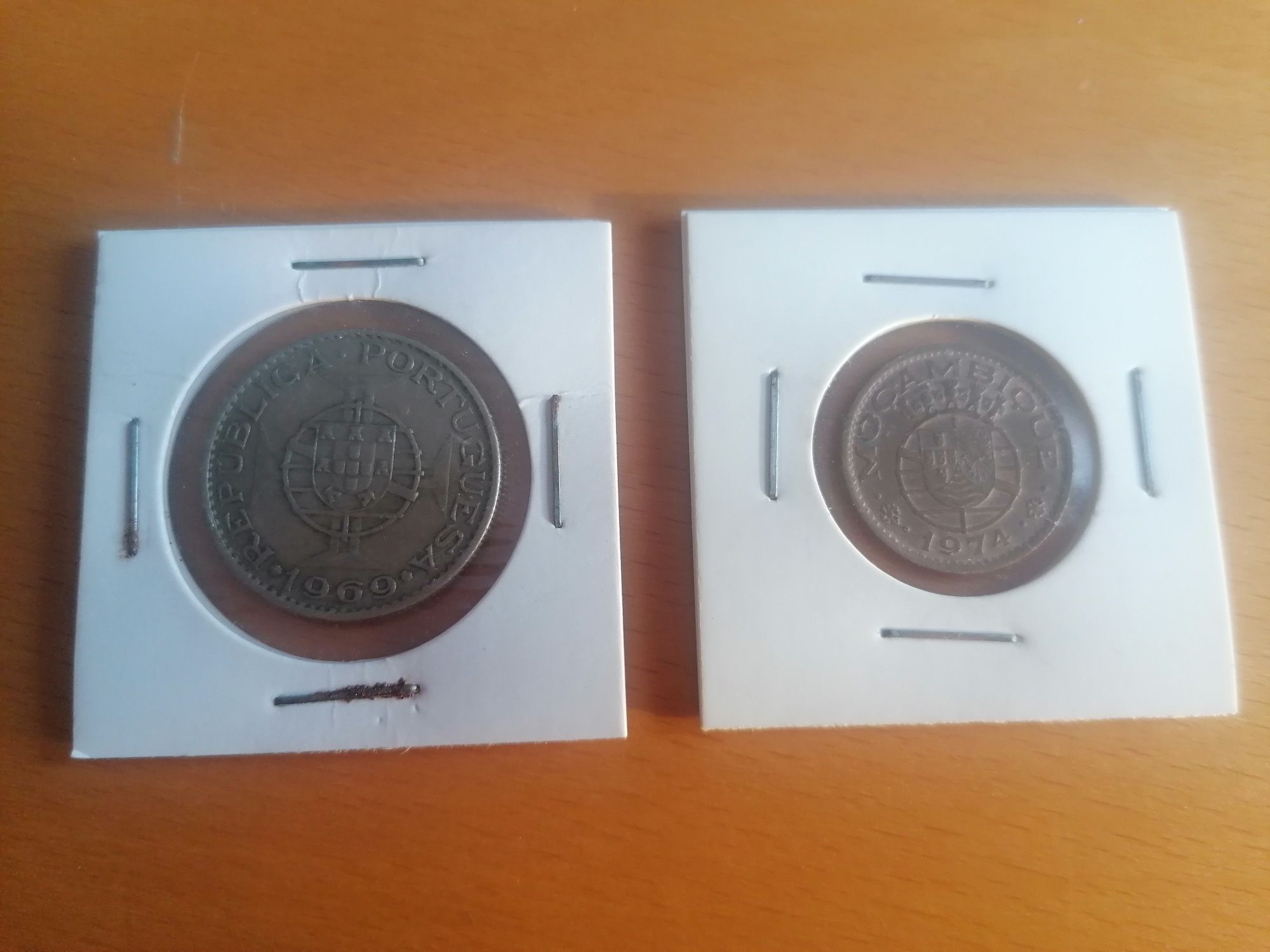10 escudos angola 1969/ 50 centavos 1974