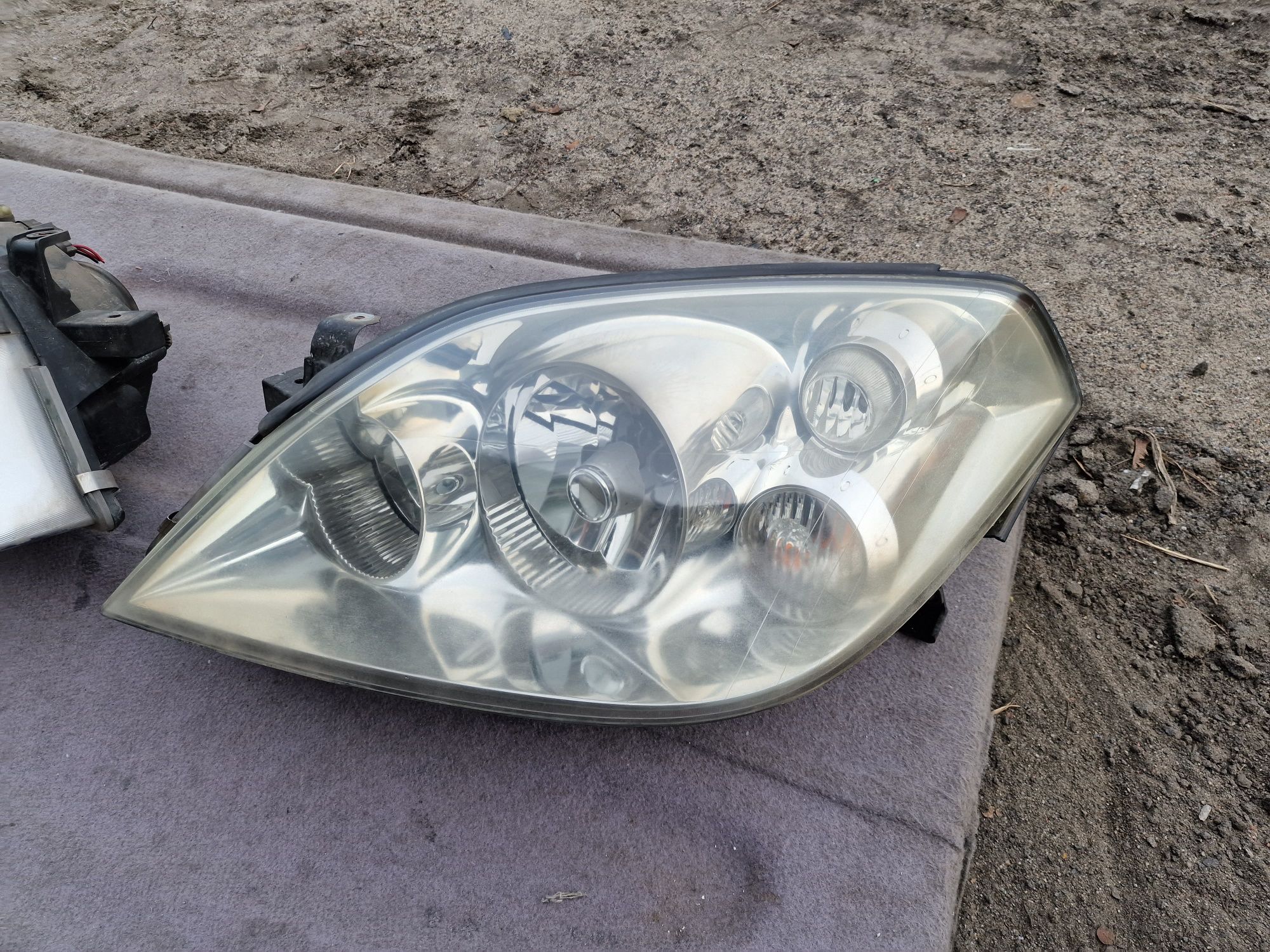 Lampy przód ksenon nissan Primera P12 xenon