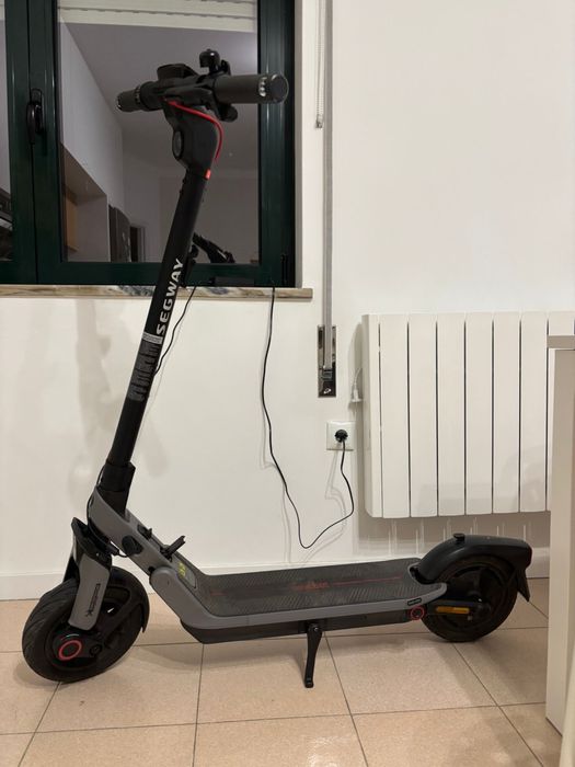 Segway E3 Pro - Trotinete Elétrica c/ dupla suspensão (Como Nova)