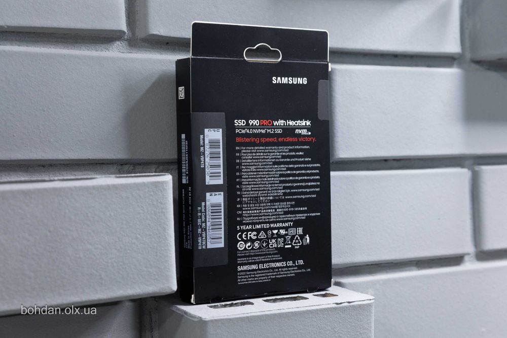 Samsung 990 PRO with Heatsink 4TB NVMe SSD (MZ-V9P4T0CW)