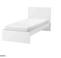 Cama e mesa cabeceira MALM IKEA