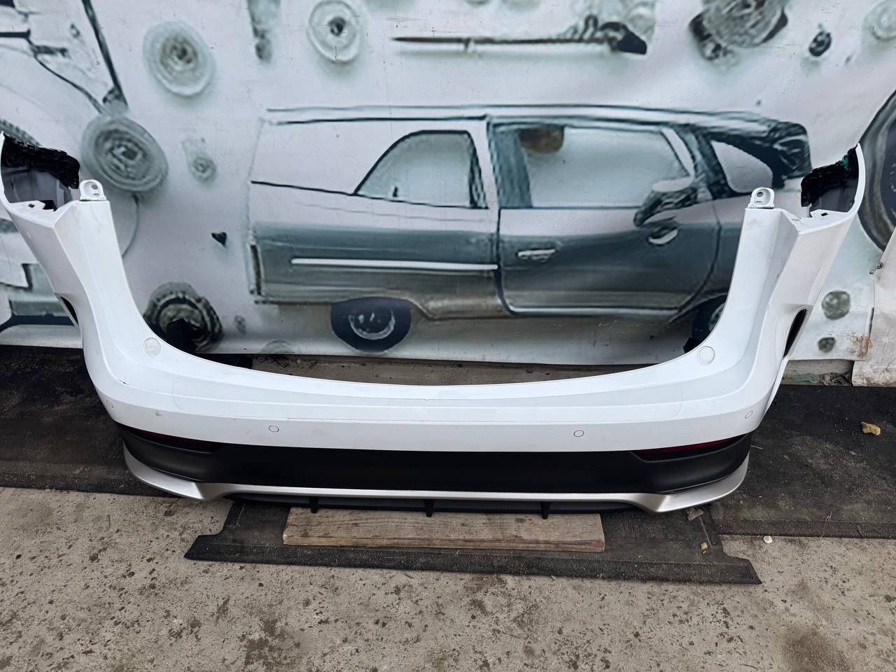 Бампер задній F-Sport на Lexus NX 22-25 року