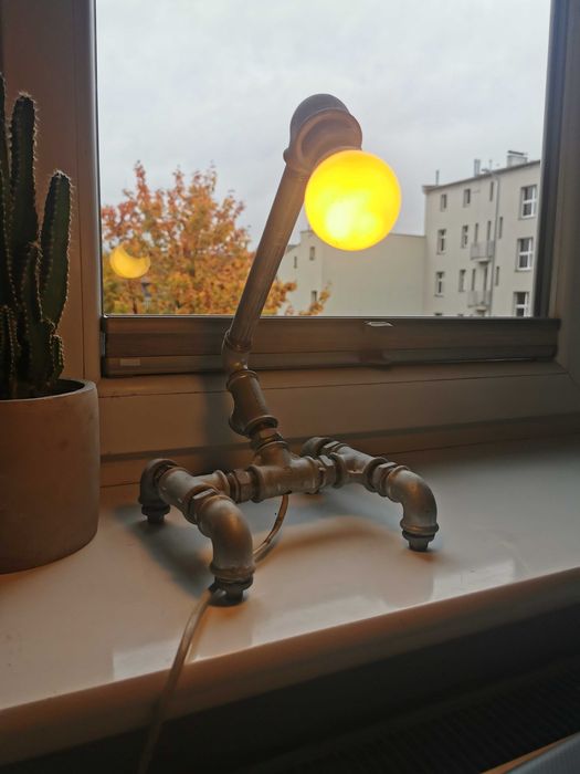 lampka industrialna z rur