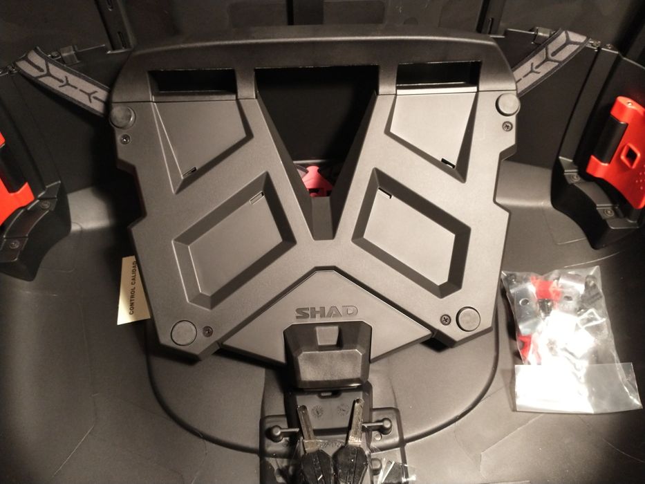 Kufer SHAD SH58X Carbon z płytą, na dwa kaski, regulowana pojemność FV