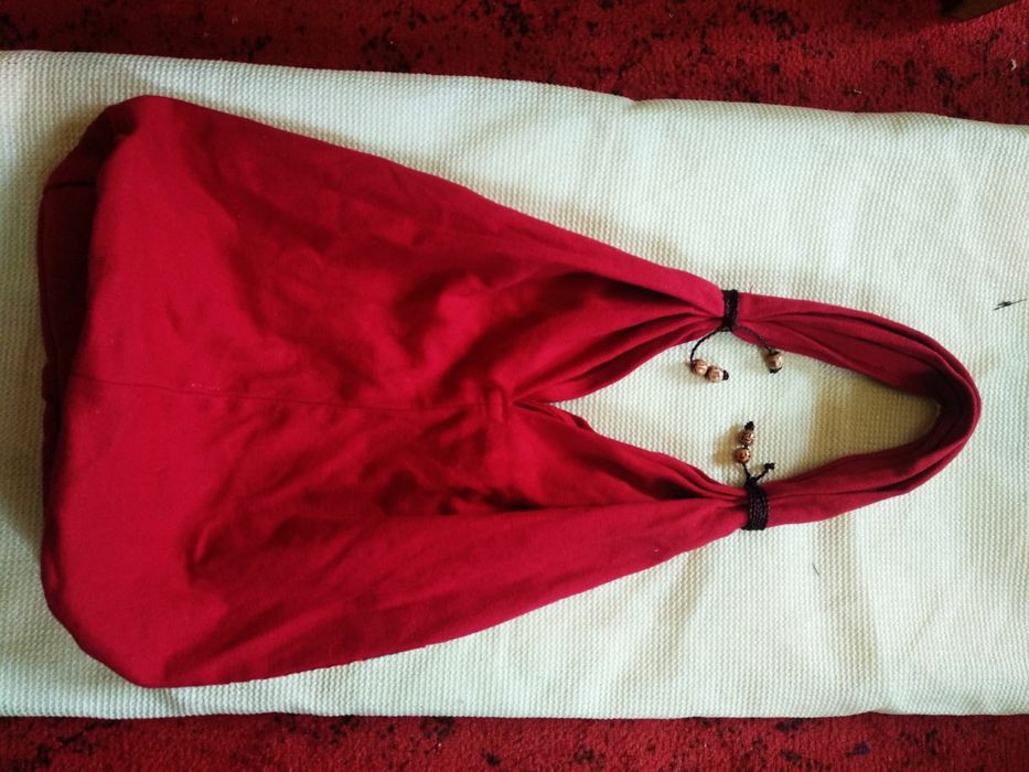 Червона сумка в етно стилі