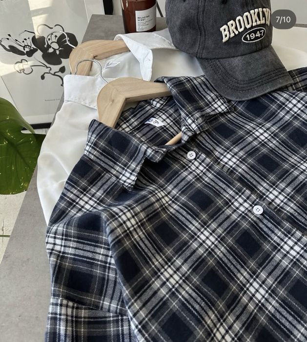 Чорно біла картата сорочка