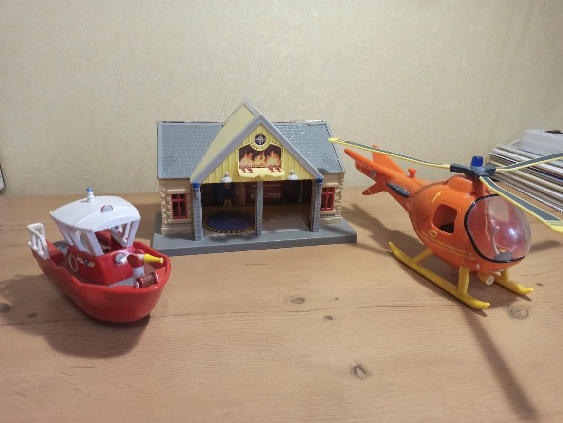 База пожежного Сема, вертоліт пожежника Сема, кораблик пожежного Сема