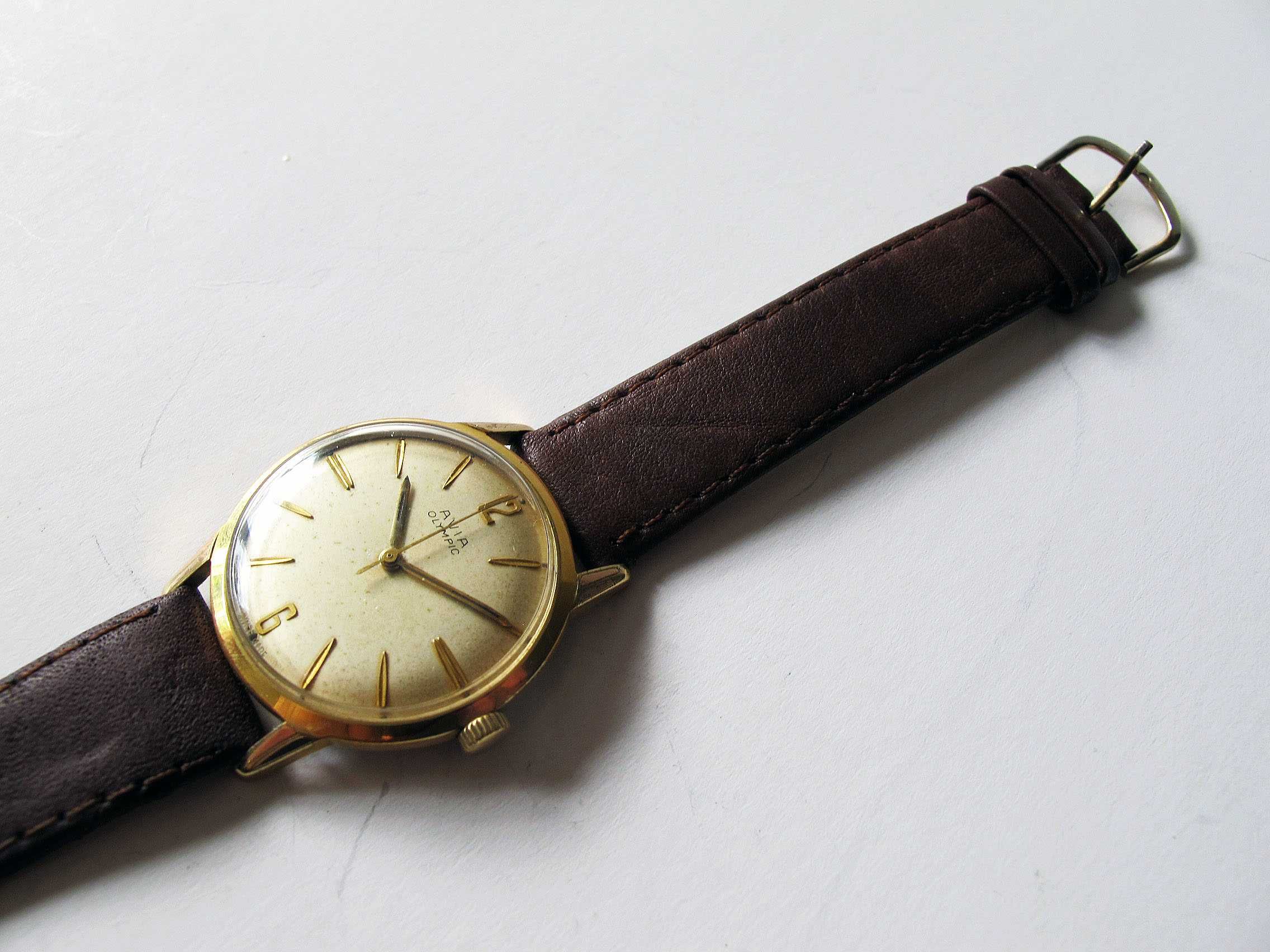 Avia Olympic. Swiss Made.