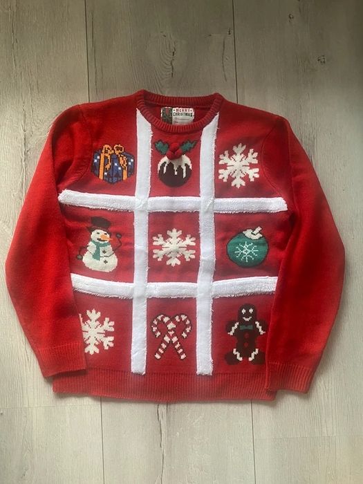 Sweter świąteczny czerwony prezenty