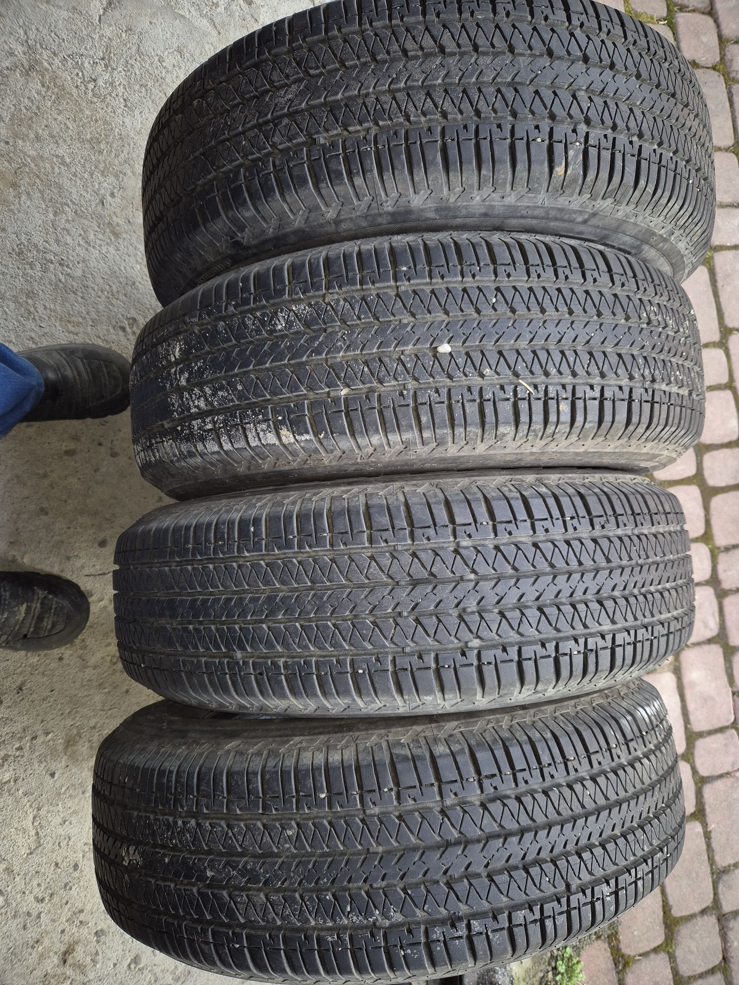 Opony Bridgestone  używane w bardzo dobrym stanie . Bieżnik 6 mm