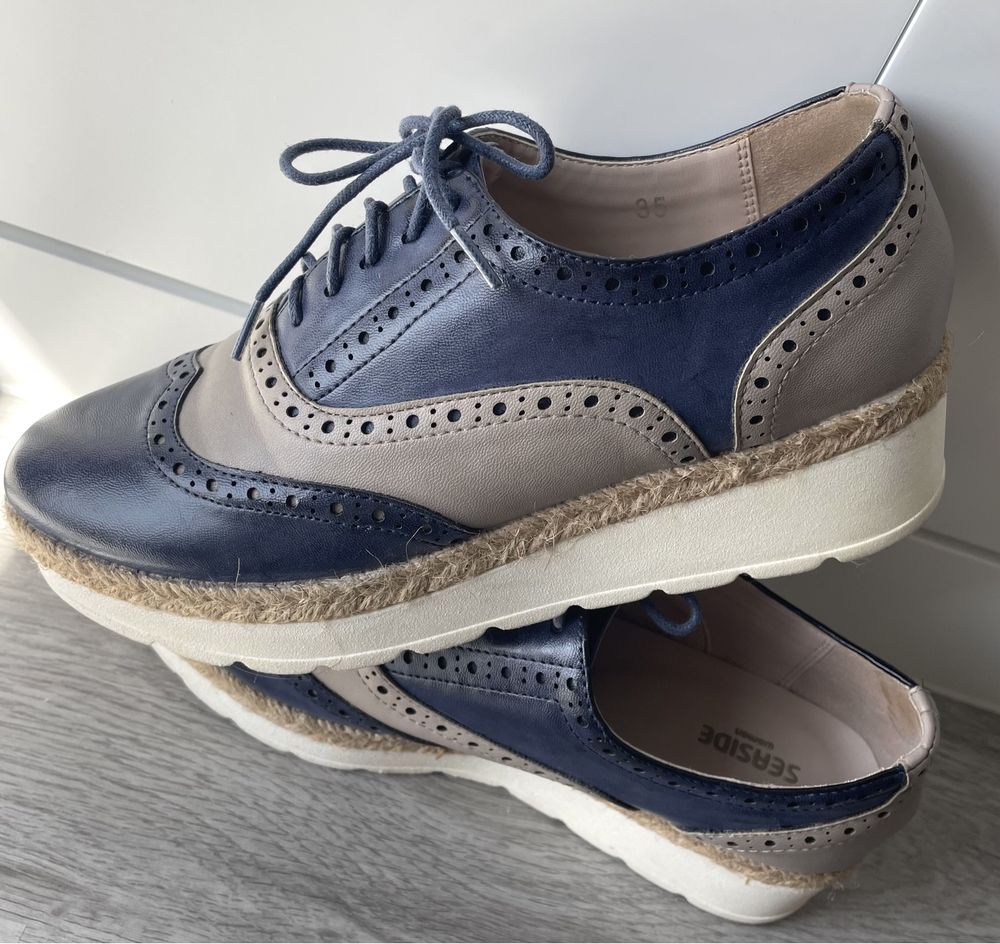 Sapatos oxford azul marinho e bege (Seaside, tamanho 35)