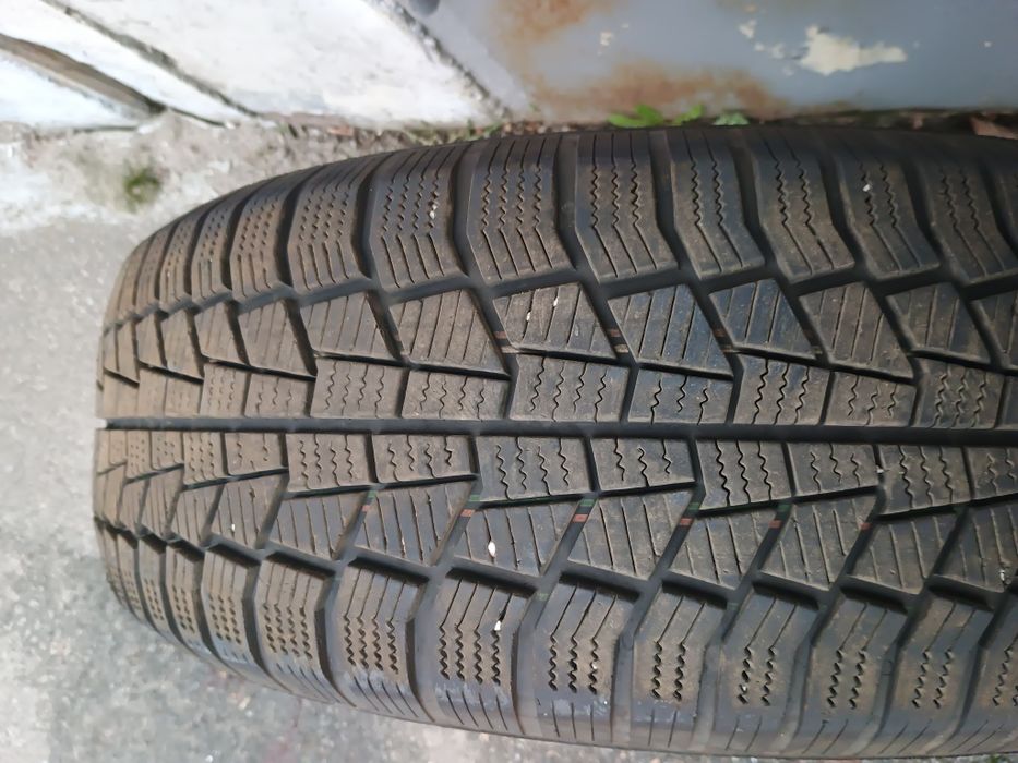 Шини зимові 215/65 R16