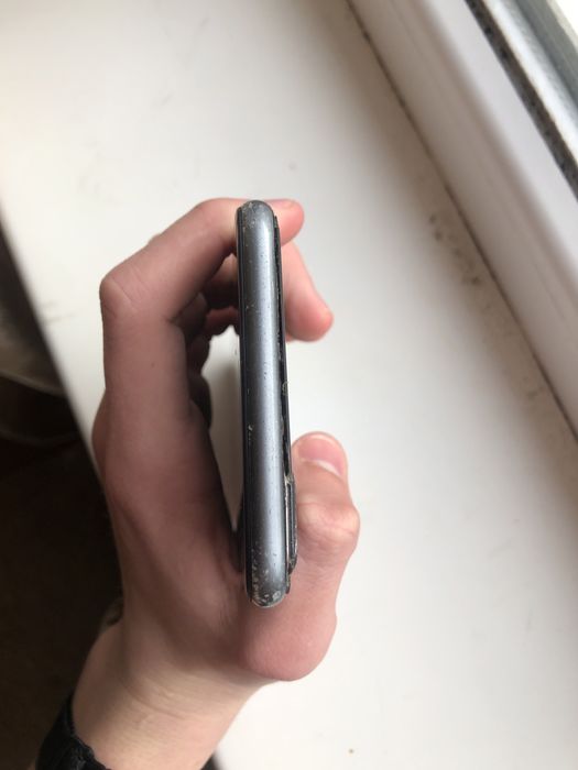 Айфон 8 плюс на 64Gb непрацює