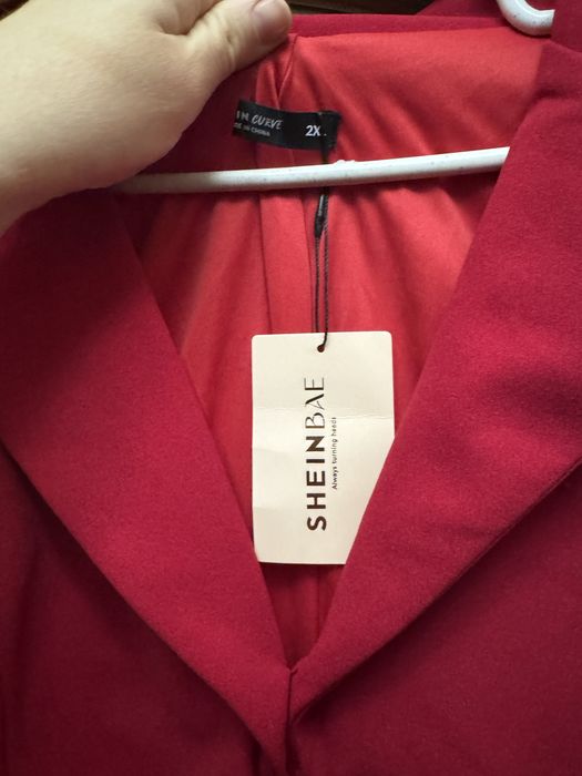 червона сукня плаття