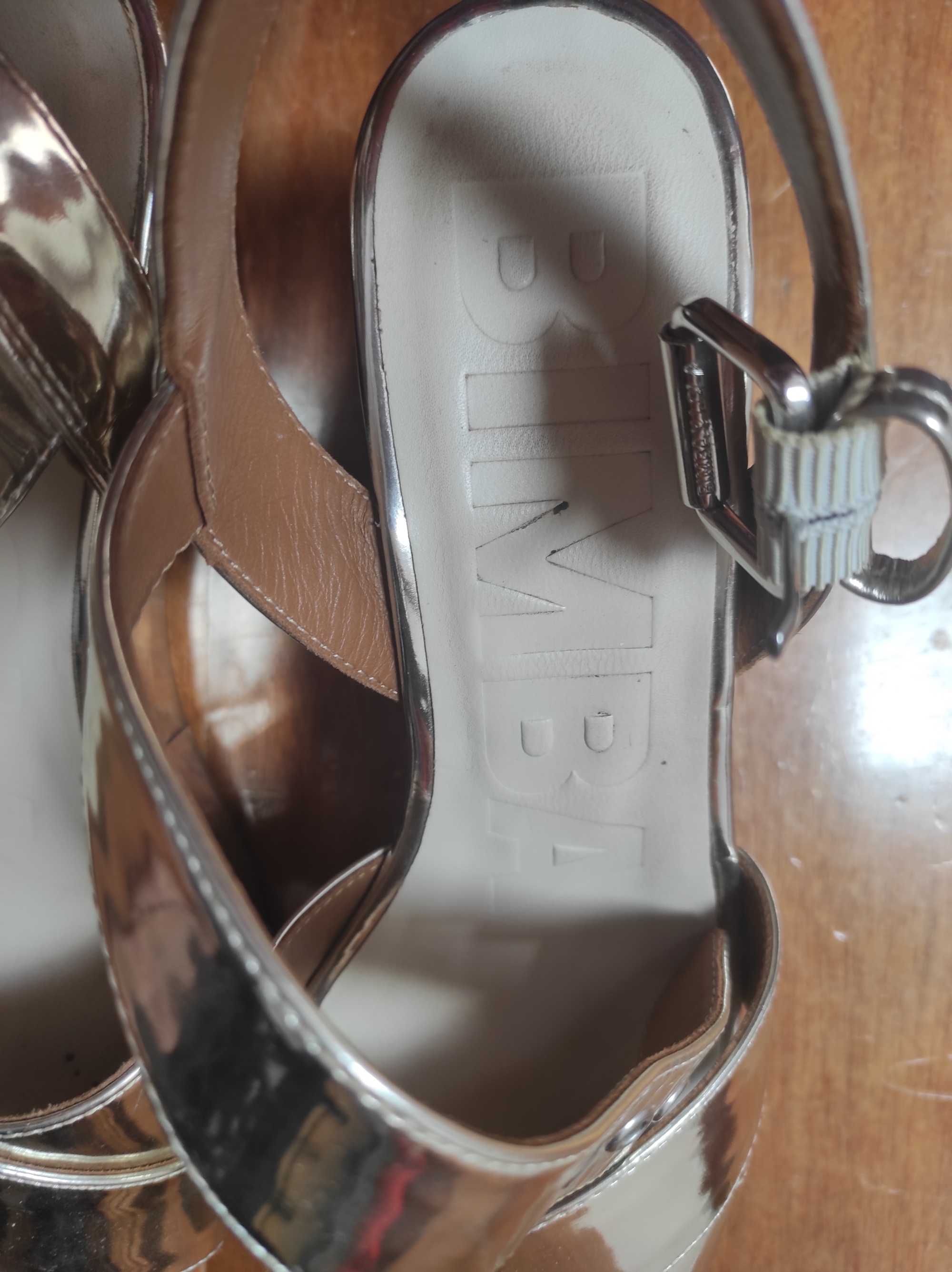 Sandálias de pele prateada, marca Bimba y Lola, n. 38