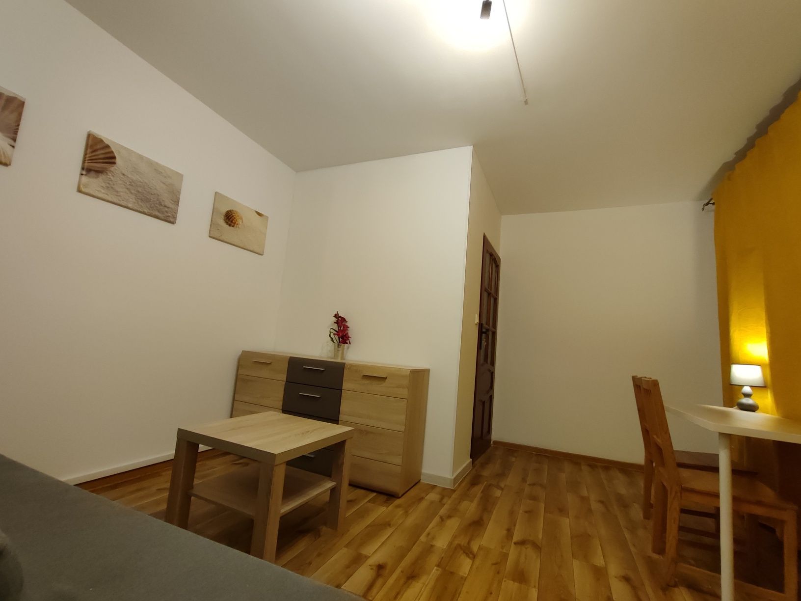 Pokój z balkonem przy WKD Michałowice