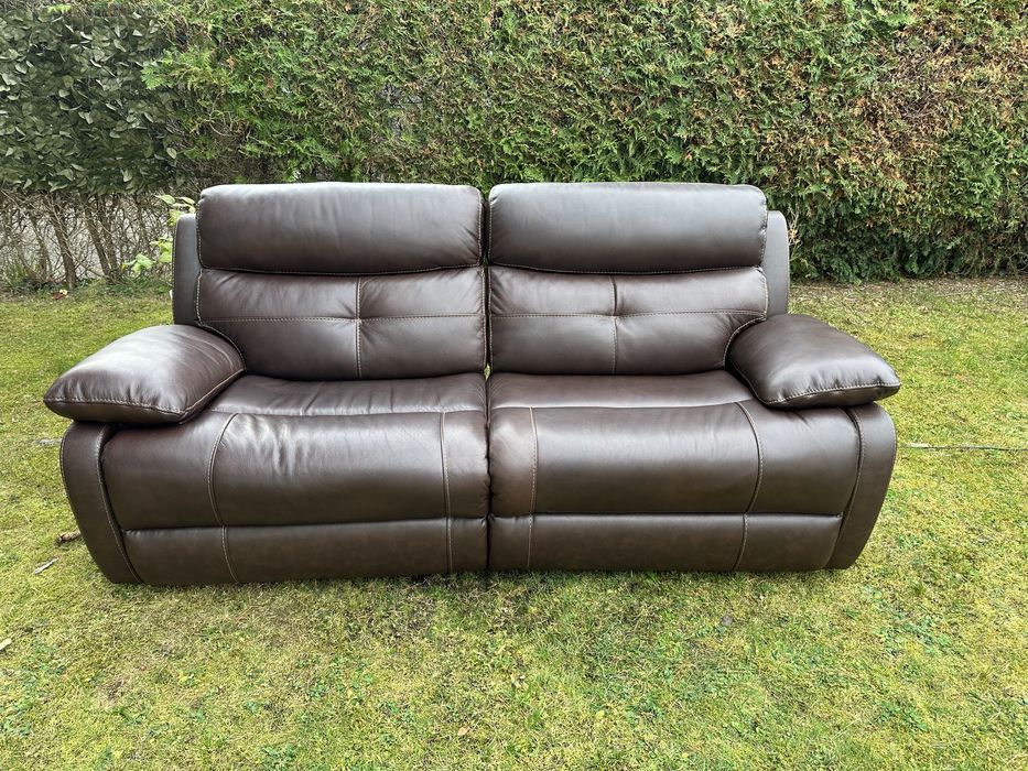 Dwuosobowa brązowa sofa elektryczna bardzo wygodna stan idealny