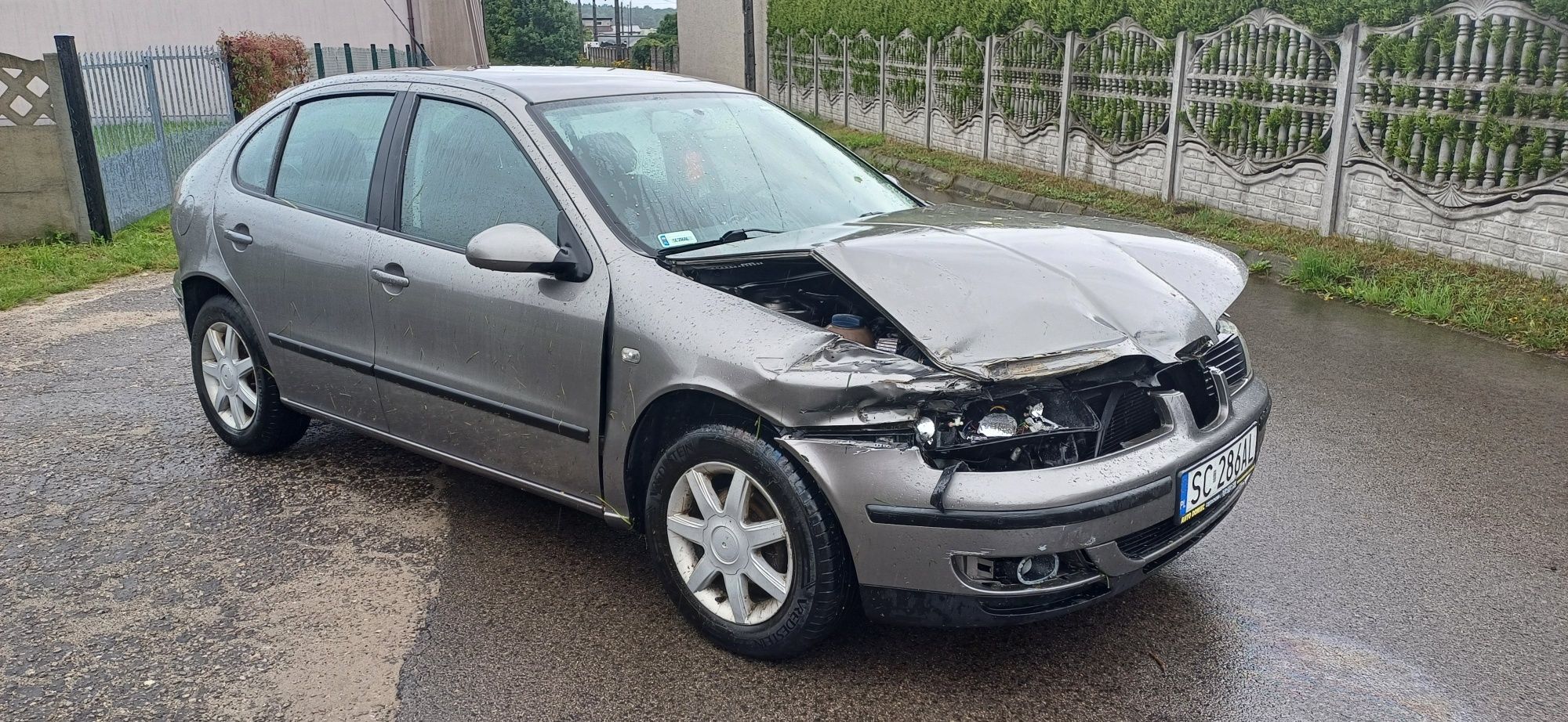 Seat Leon 1.6 105koni 2003rok po kolizji
