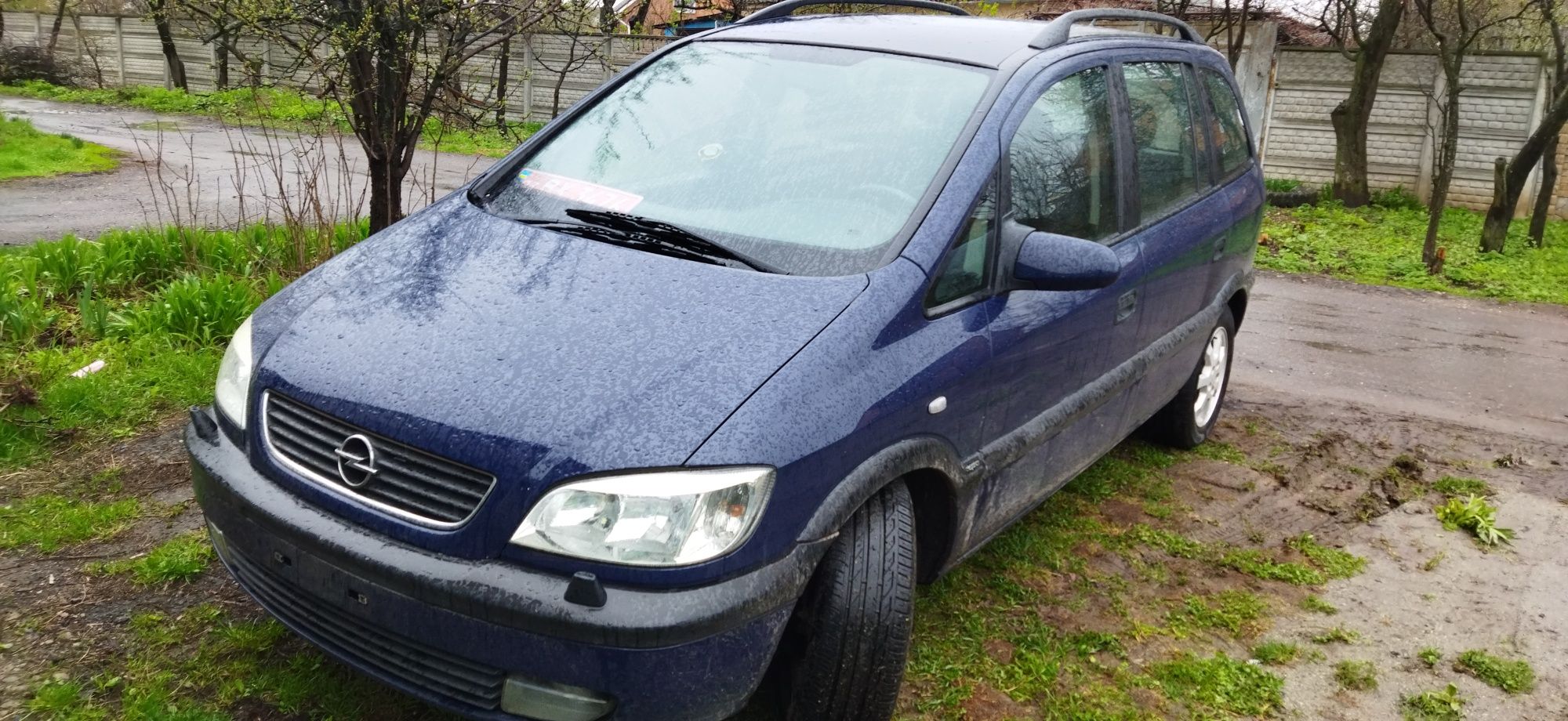 Продам свой Opel Zafira A Зафира 2002, 1.6 бенз, торг