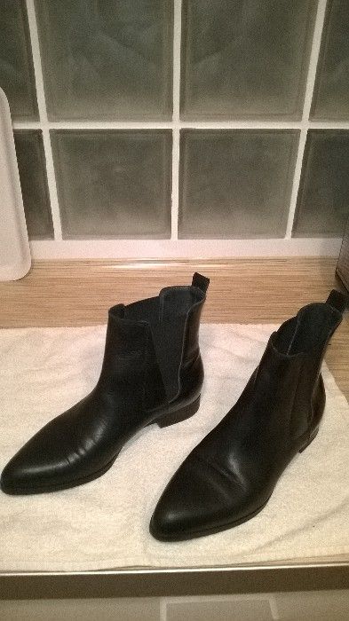 Sprzedam botki Gino Rosii.