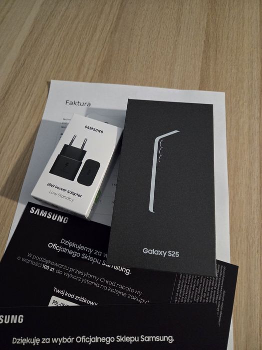 Samsung Galaxy S25 512gb czarny dowódzakupu od Samsunga+ ładowarka 25W