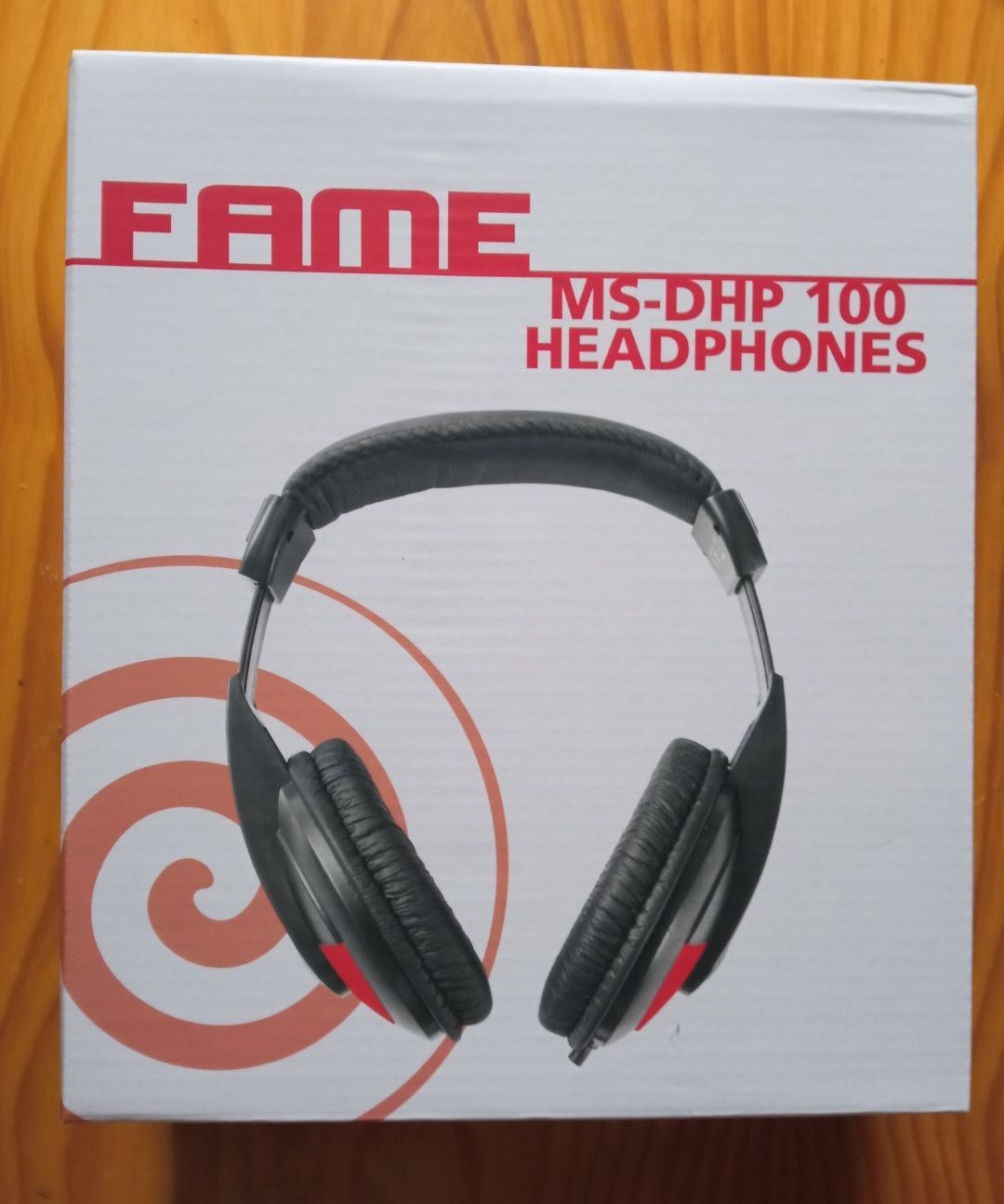 Headphones Fame com 5 m de cabo na caixa original novos