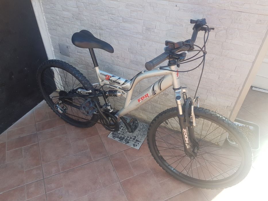 Bicicleta roda 24 com dupla suspensão impecável