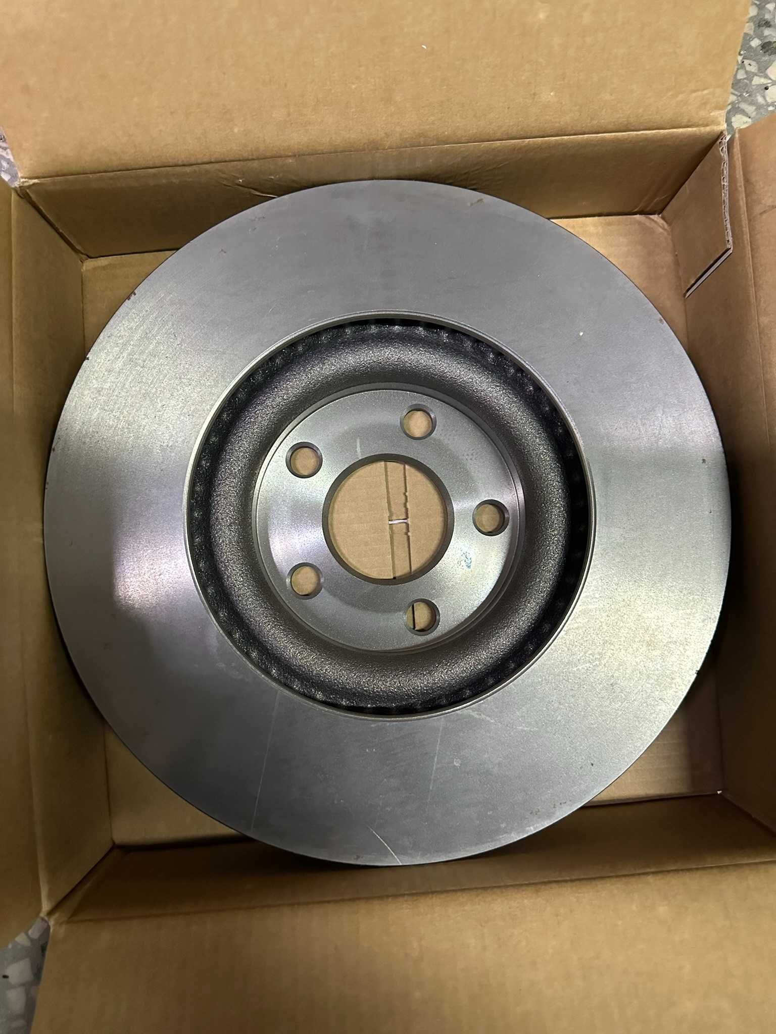 Tarcza hamulcowa przód L/P Ford Brembo 09.N284.21