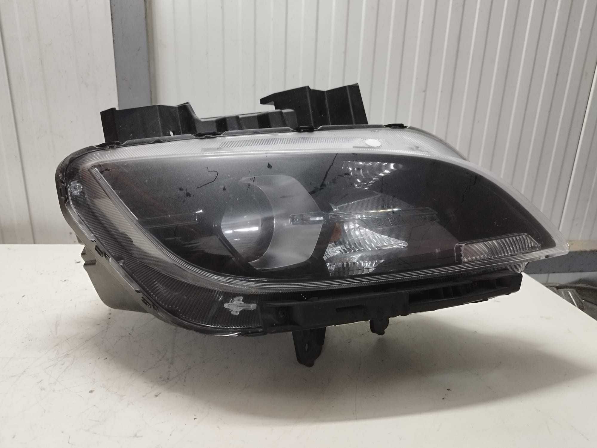 Farol direito elétrico HB3 LED (motor) HYUNDAI Kauai desde 10/2017