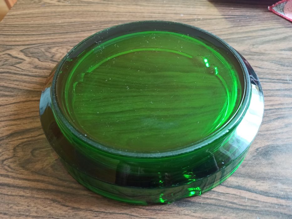 Duża popielnica z zielonego szkła