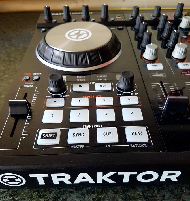 Native Instruments TRAKTOR KONTROL S4 MK 2