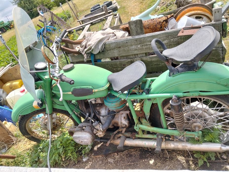 Продам мотоцикл Урал повністю на документах( не на ходу)