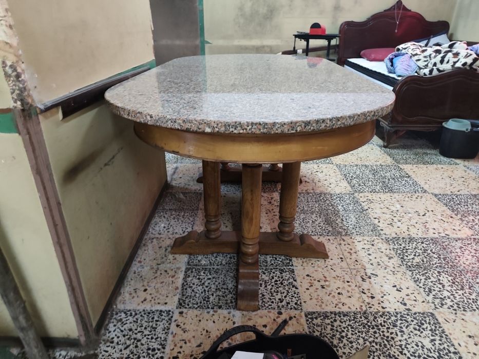 Mesa de cozinha como nova,pouco uso,com a medida 200x100x80