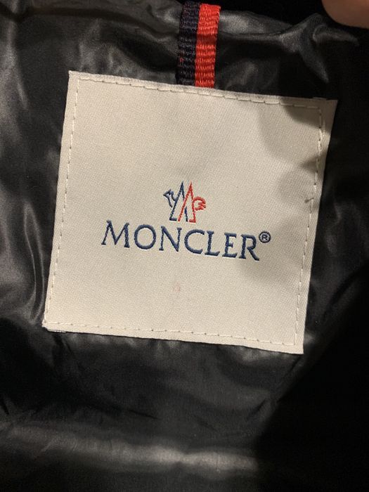 Жіночий пуховик Moncler короткий