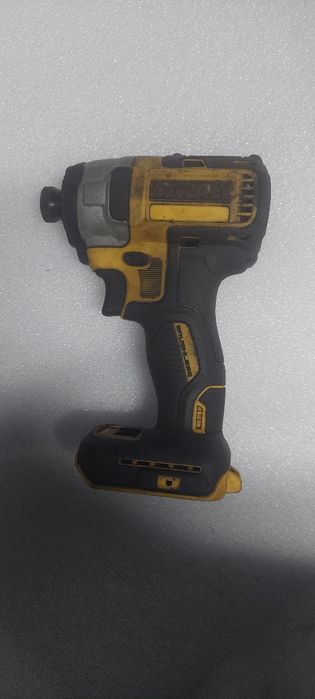 Sprzedam Dewalt dcf887