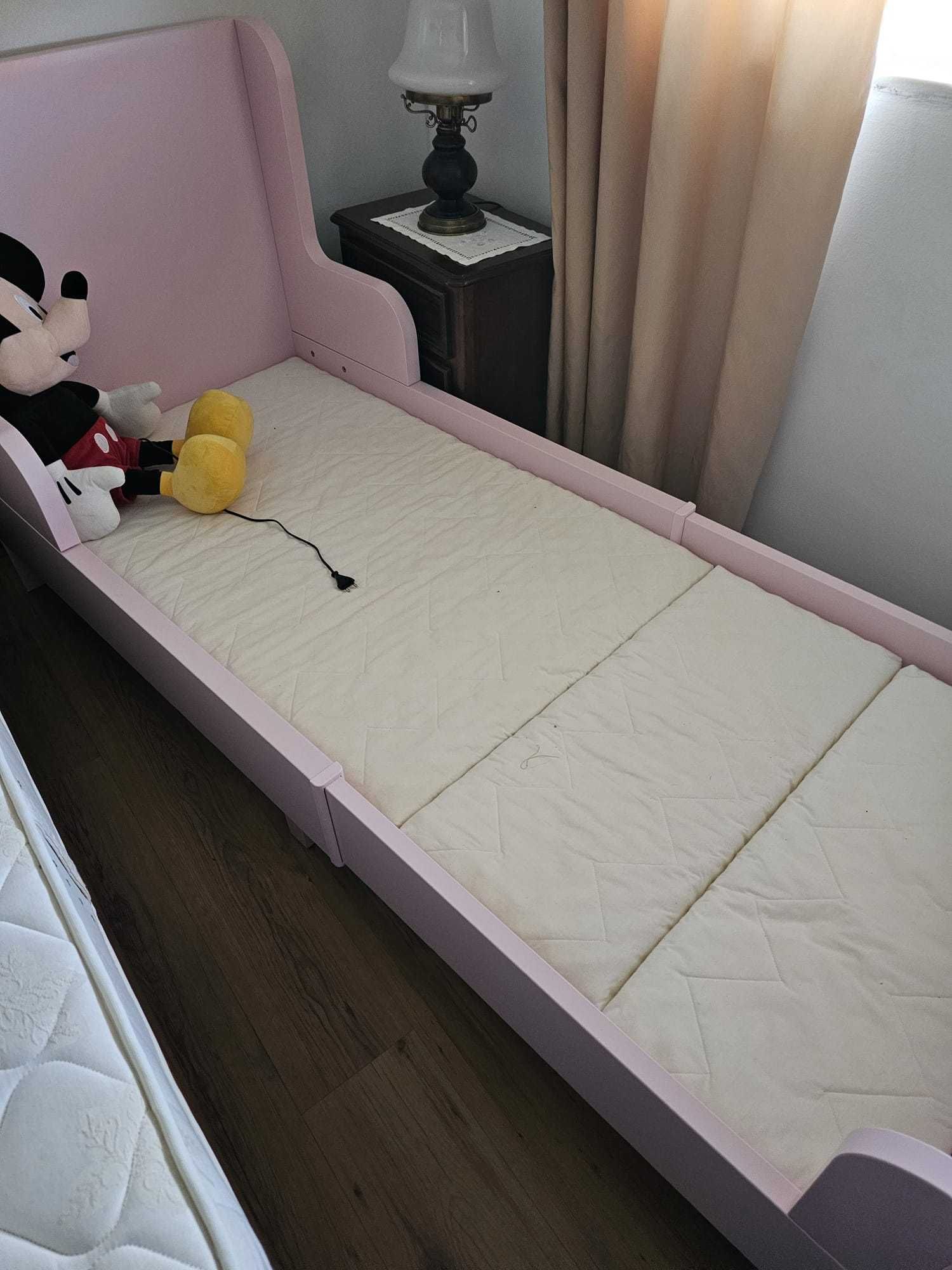 Cama extensivel para menina.