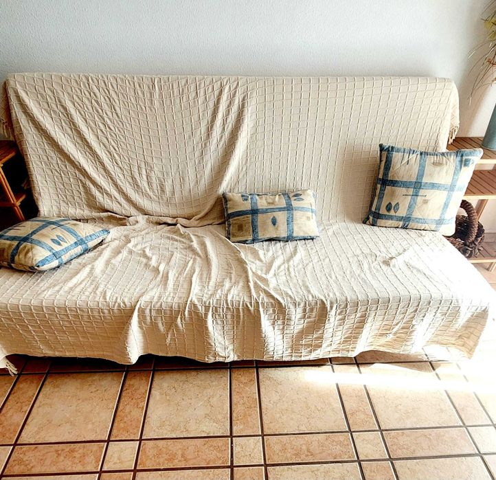 Sofá-cama Clic-Clac com colchão 10 cm – bom estado