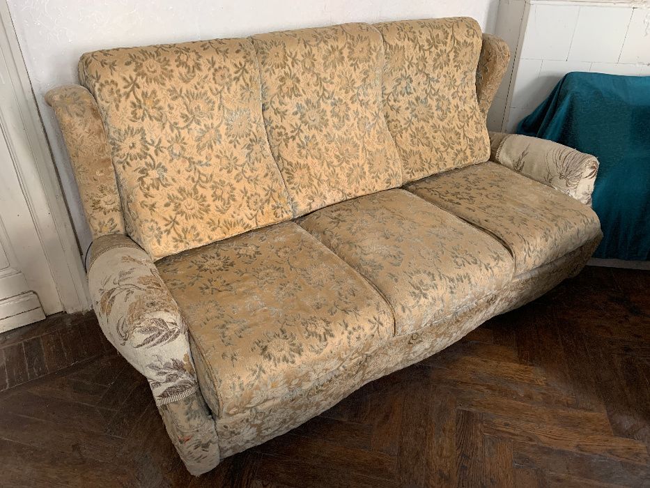 Продам мягкий уголок (раскладной диван + 2 кресла)