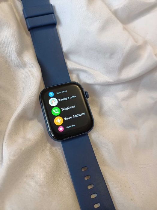 Smartwatch with voice assistant