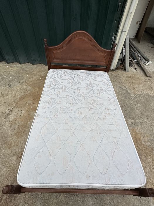 Cama solteiro + colchão incluido