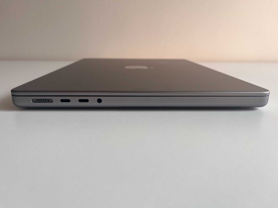 Laptop Apple MacBook Pro 14 A2442, Apple M1 Pro, 32GB RAM, 512GB SSD