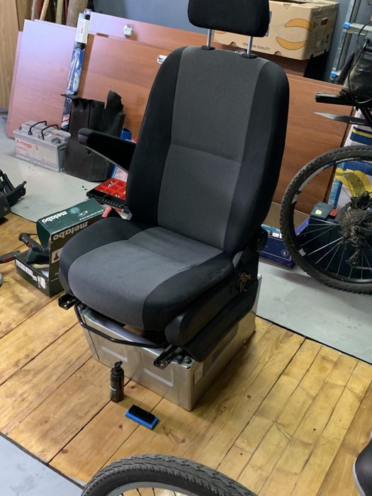 Сидіння водійське, Sprinter 906, Crafter з тумбою, оригінал.