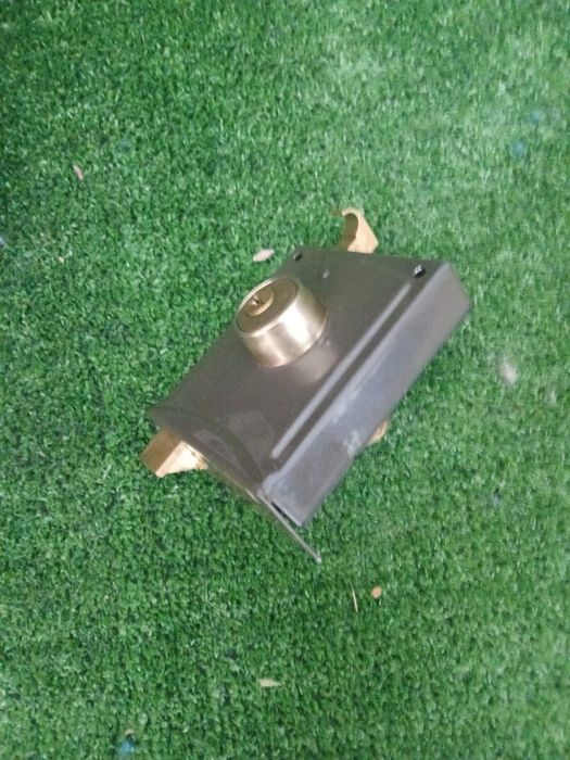 Fechedura nova nunca usada, como se pode ver nas fotos.