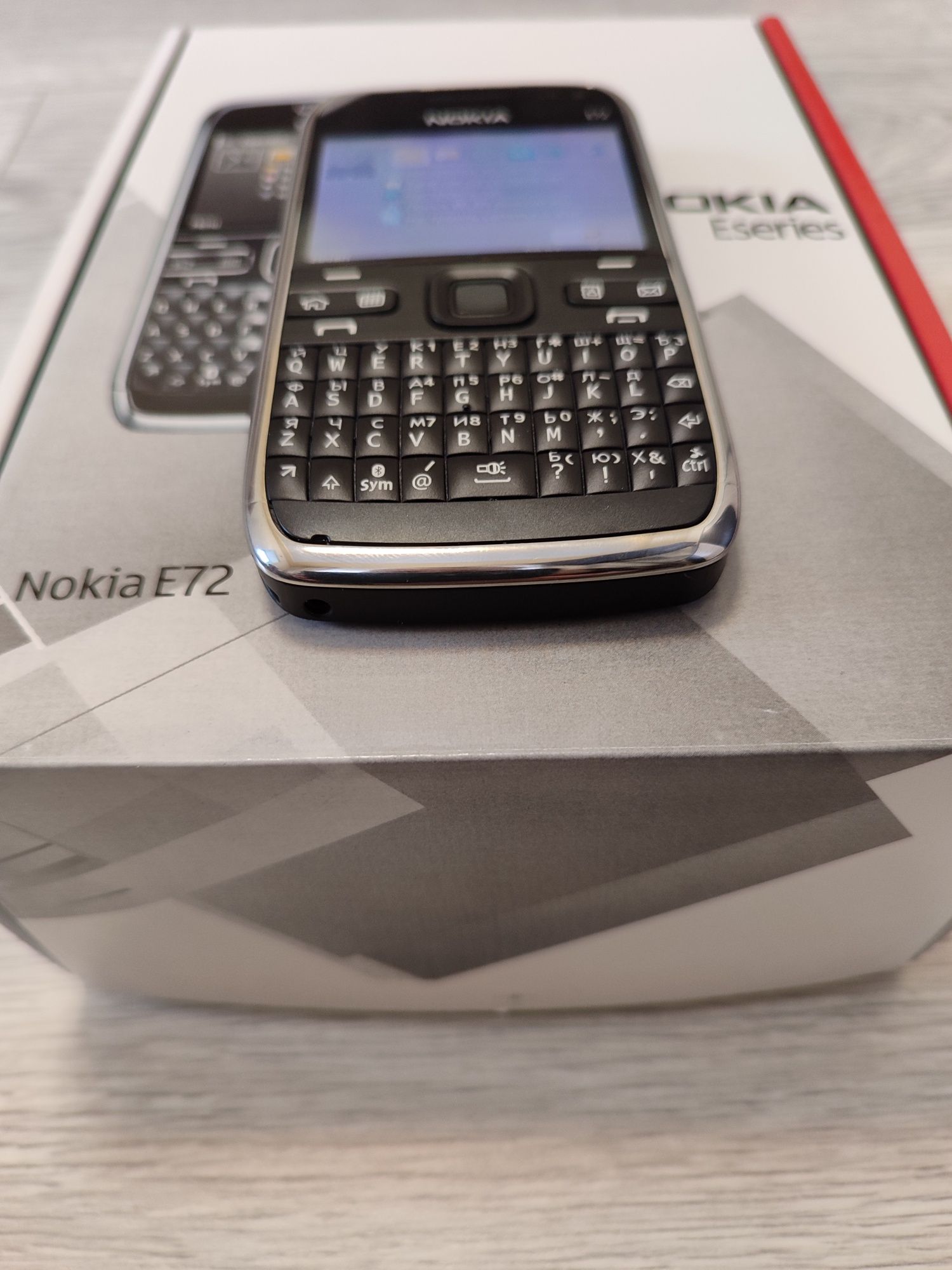Мобільний телефон Nokia E72 Black