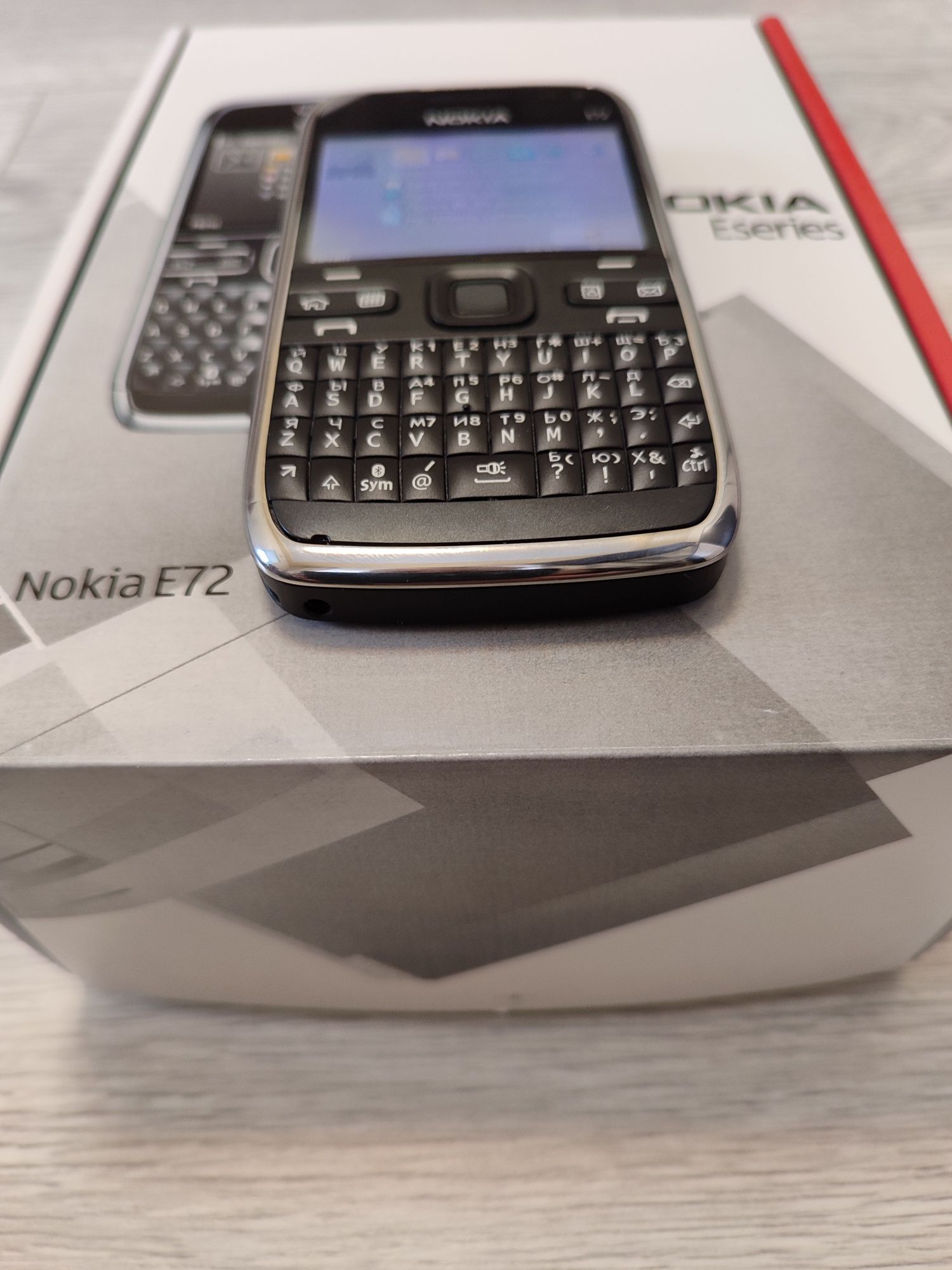 Мобільний телефон Nokia E72 Black Оригінал