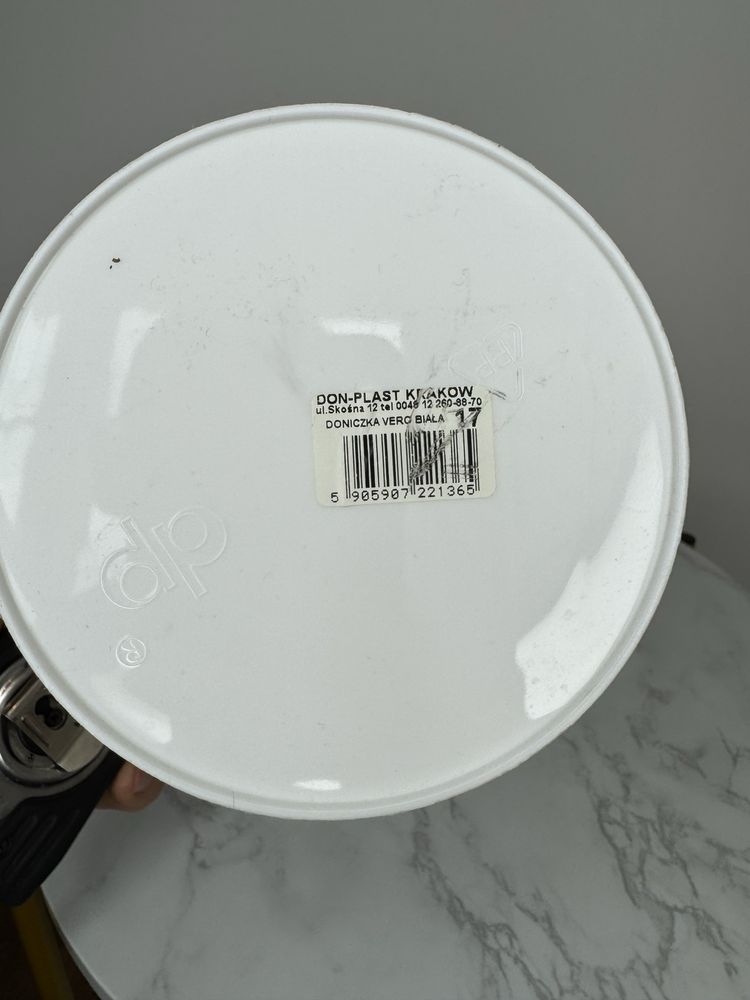 Plastikowa Biała Doniczka Osłonka Don-Plast 14x17 cm do Kwiatków Domu