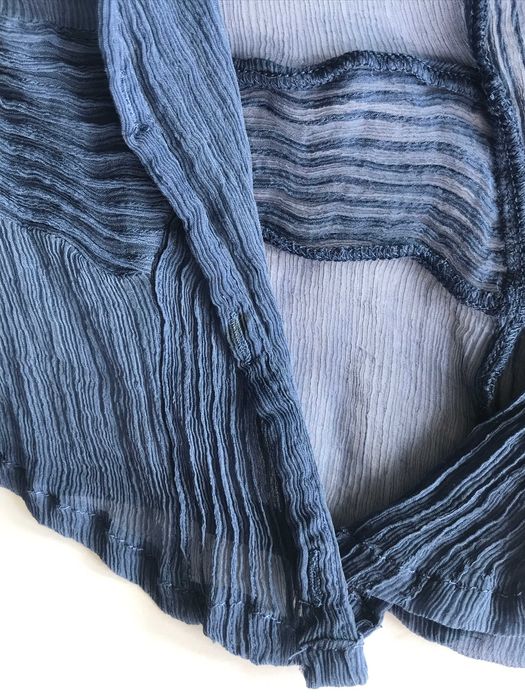 Blusa azul transparente
