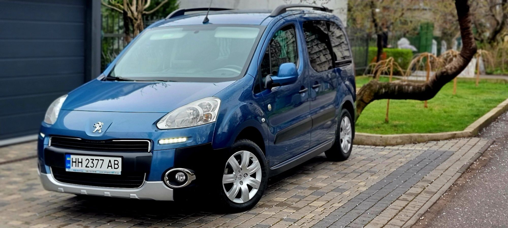 Продам свой Peugeot Partner. Официальный.
