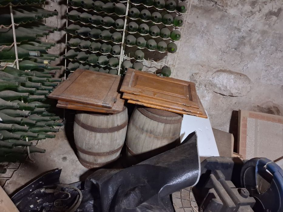 Prensa de uvas com pouco uso + pipos + adereços