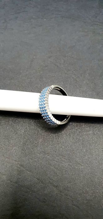Pierścionek srebrny p.925 z niebieskimi cyrkoniami